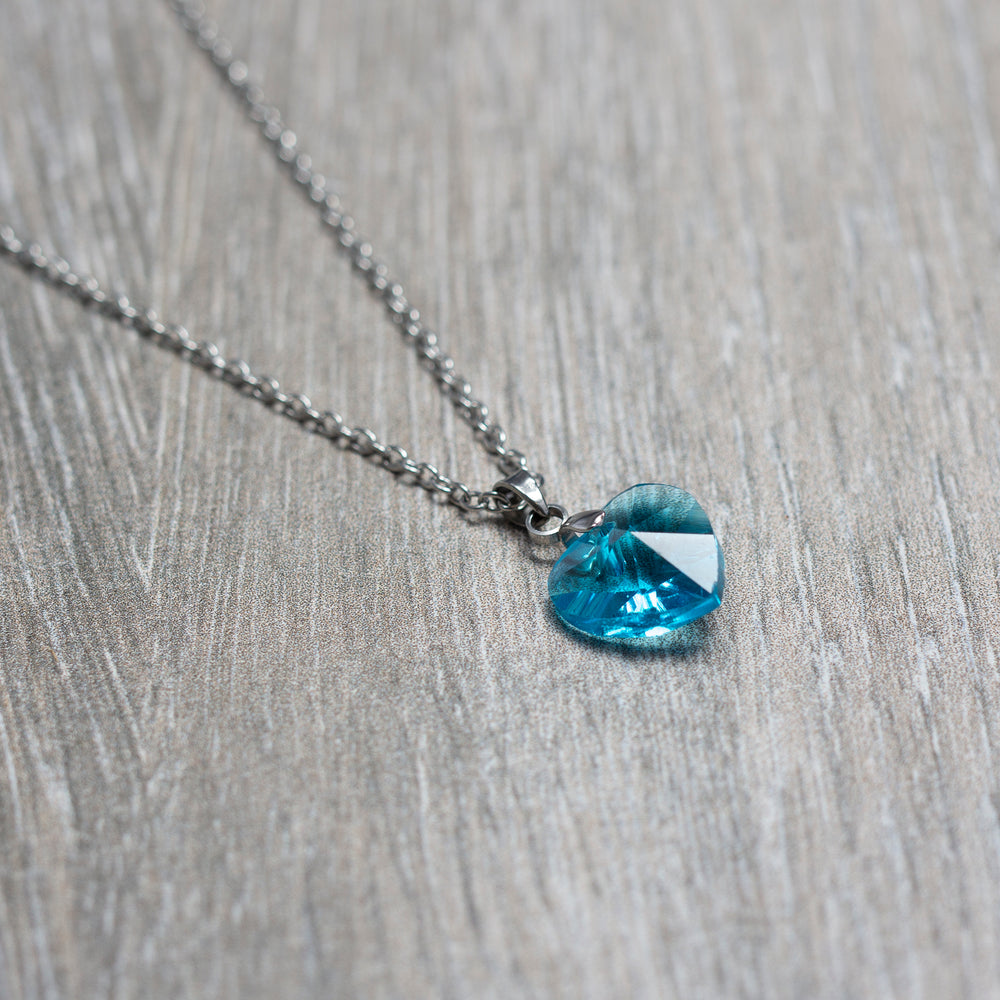 Collier en acier inoxydable avec pendentif en forme de coeur bleu en crystal Swarovski
