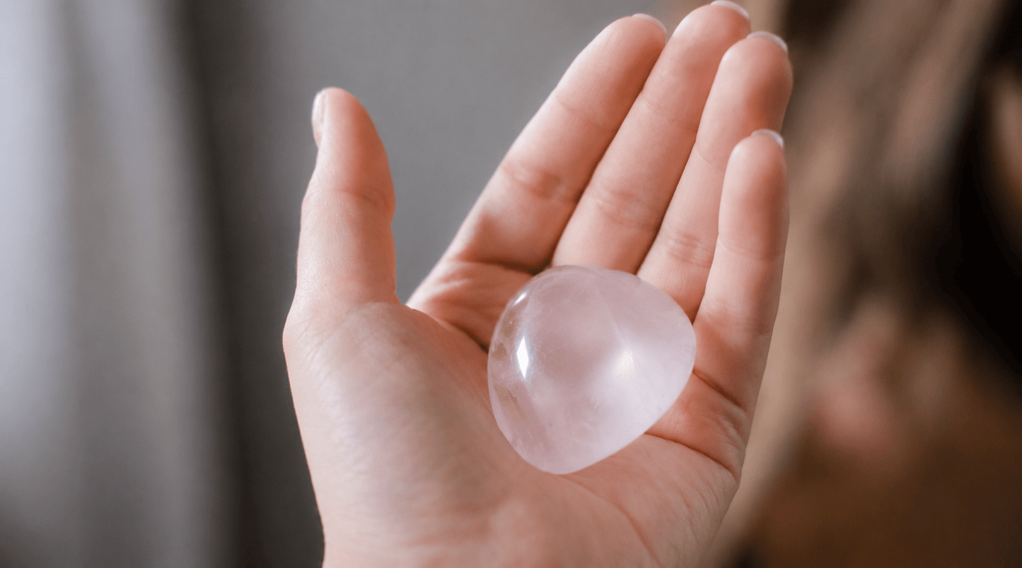 Pierres fines et cycles féminins - Ovie Bijoux