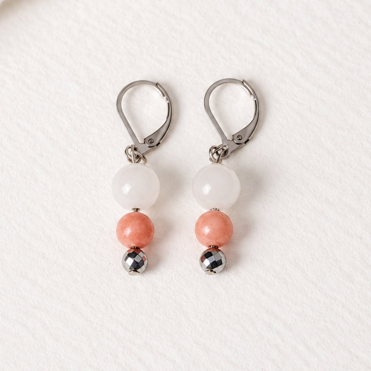Boucles d’oreilles Maëlia en jade blanc, jade rose et hématite