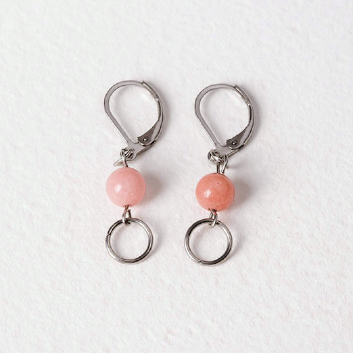 Boucles d’oreilles Nélia en jade rose avec anneaux en acier inoxydable